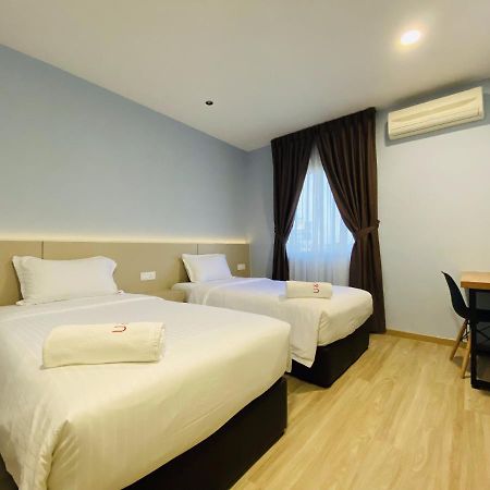 Hotel U And Me Kulai Exterior photo