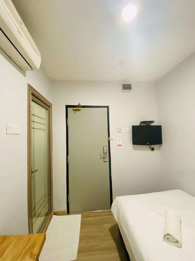 Hotel U And Me Kulai Exterior photo