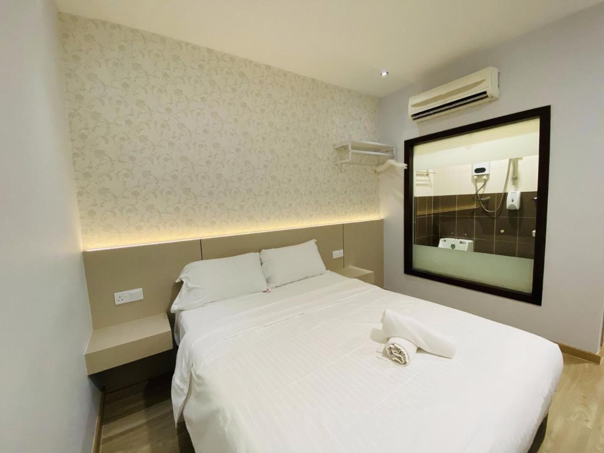 Hotel U And Me Kulai Exterior photo