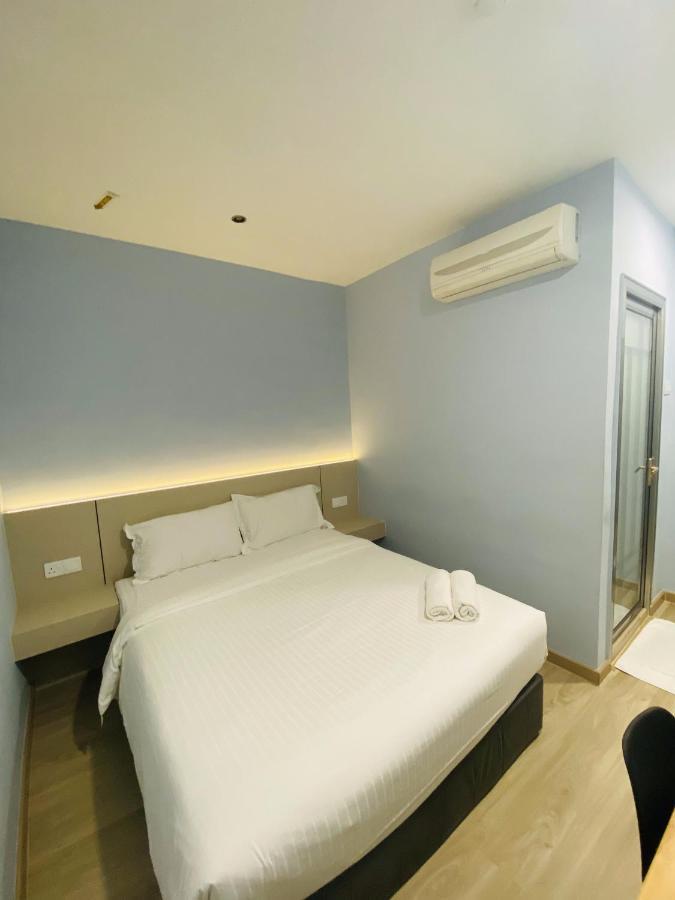 Hotel U And Me Kulai Exterior photo