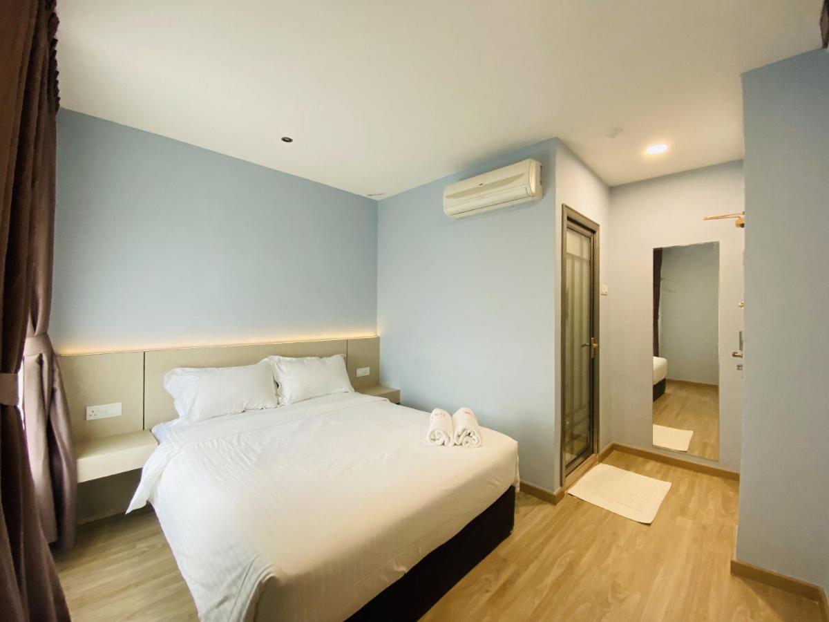 Hotel U And Me Kulai Exterior photo