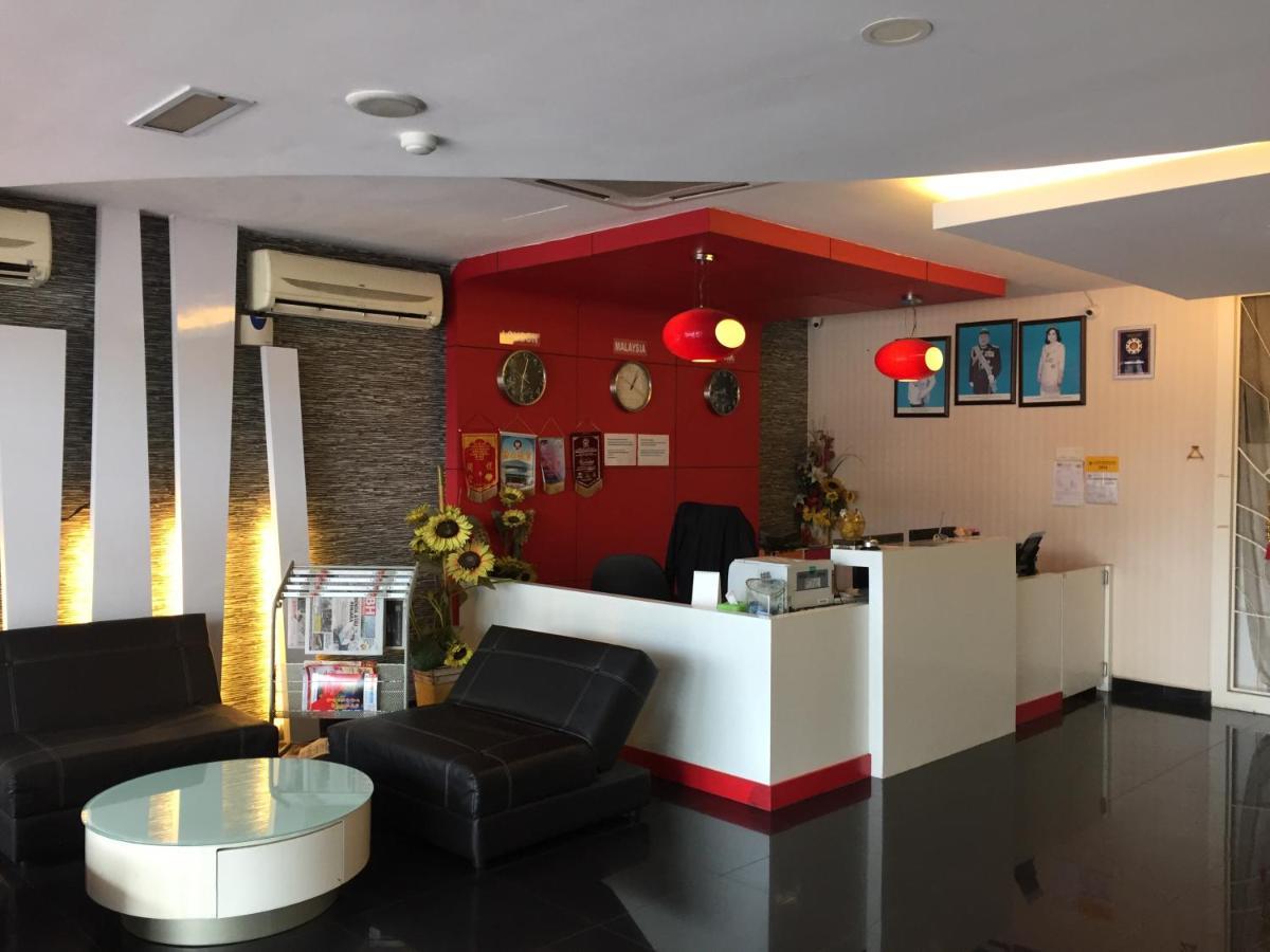Hotel U And Me Kulai Exterior photo